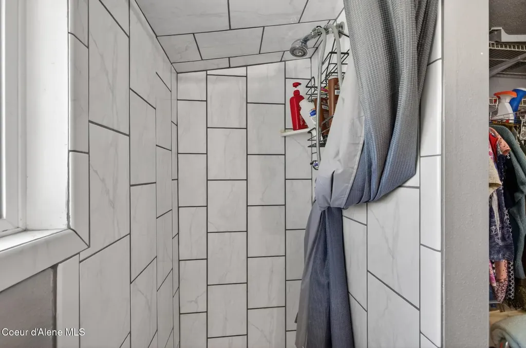 114 Bayview Road Athol ID 83801