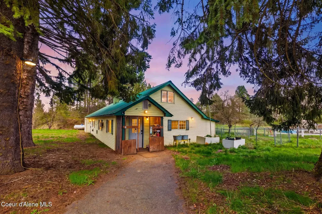 114 Bayview Road Athol ID 83801