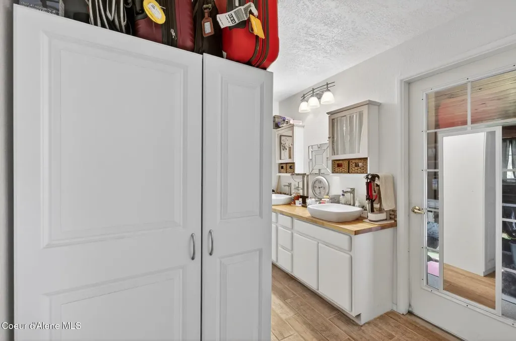 114 Bayview Road Athol ID 83801