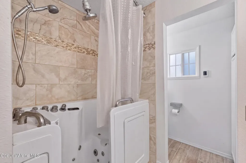 114 Bayview Road Athol ID 83801
