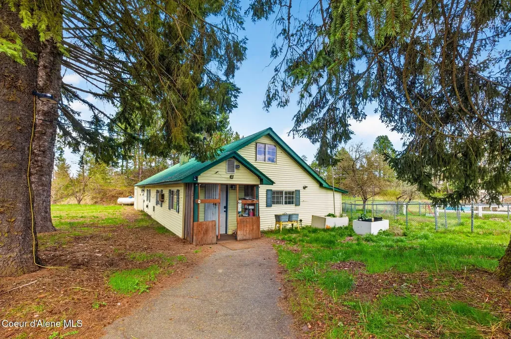 114 Bayview Road Athol ID 83801