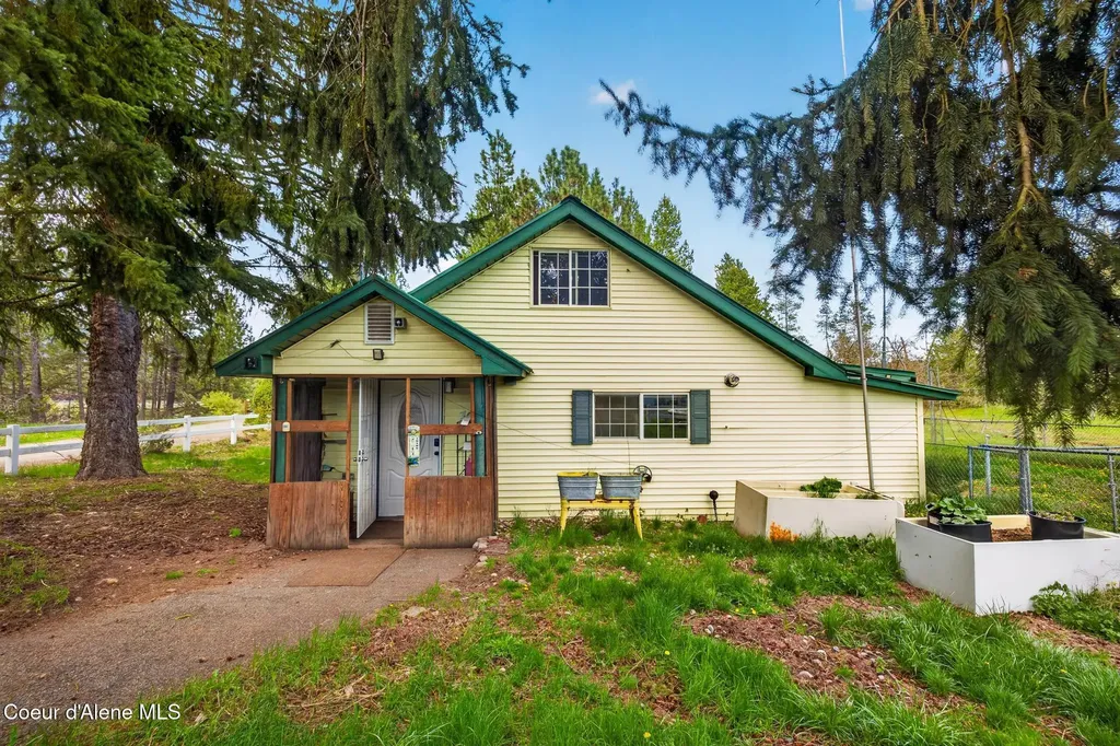 114 Bayview Road Athol ID 83801