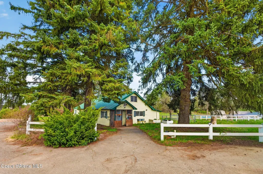 114 Bayview Road Athol ID 83801