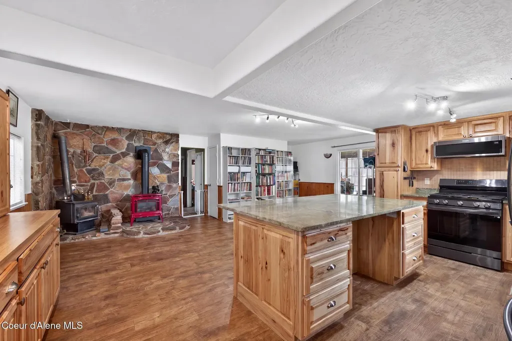 114 Bayview Road Athol ID 83801