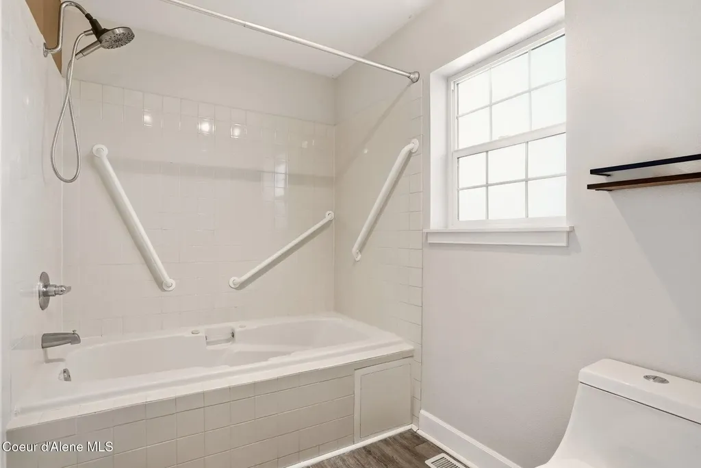 1906 Arbor Way Sandpoint ID 83864