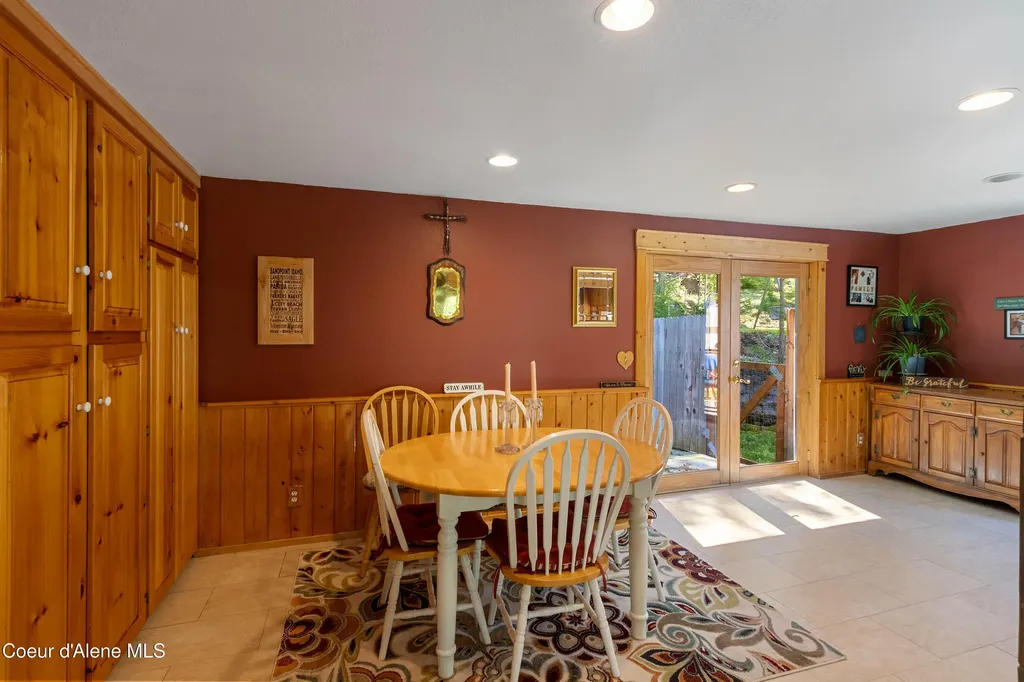202 W Fry Creek Road Sagle ID 83860