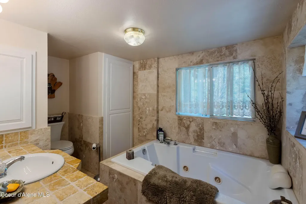 202 W Fry Creek Road Sagle ID 83860