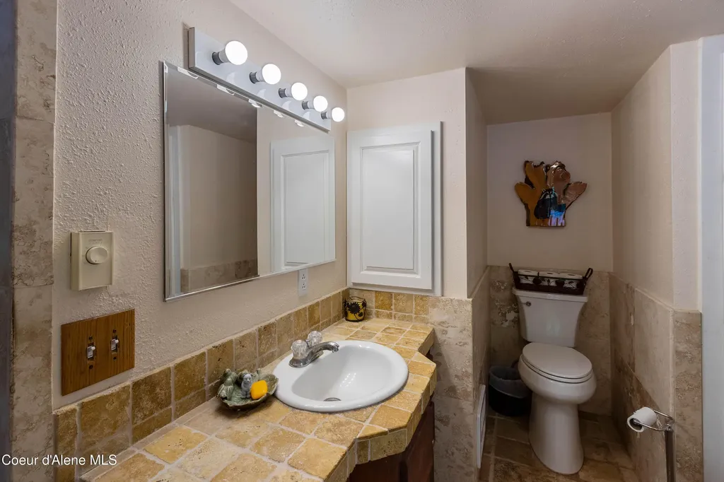 202 W Fry Creek Road Sagle ID 83860