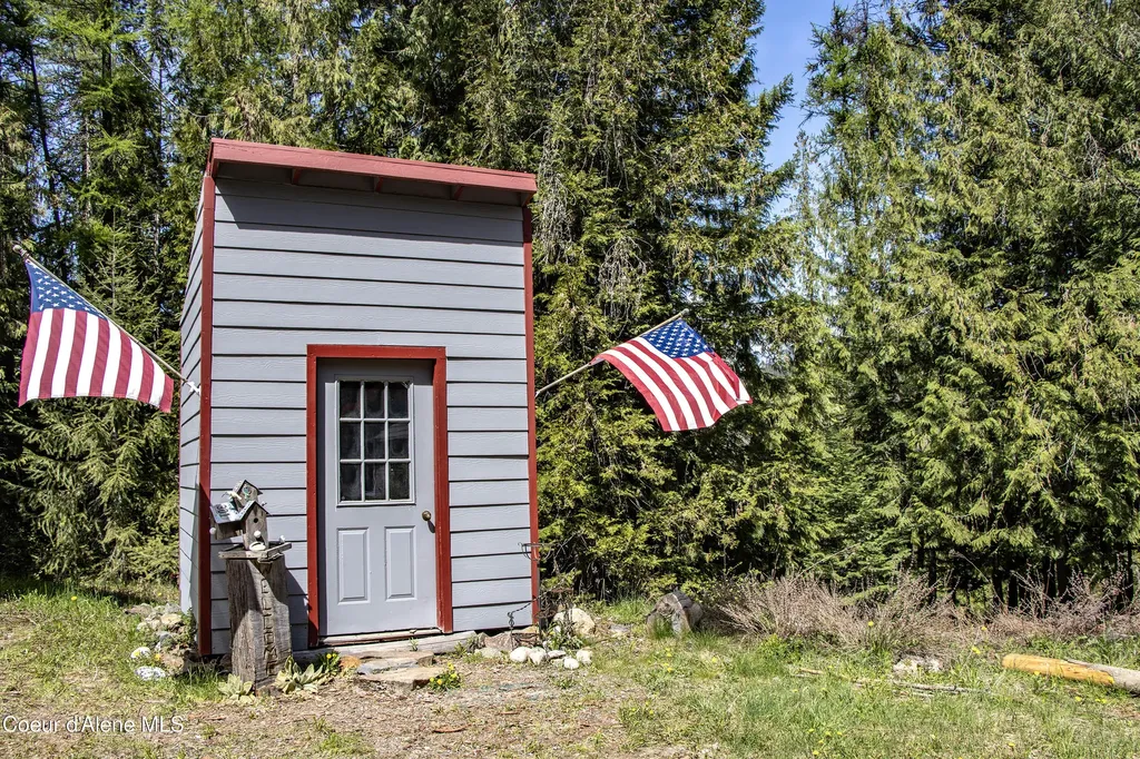 202 W Fry Creek Road Sagle ID 83860