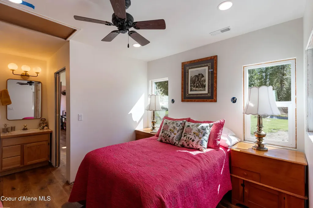 478165 Highway 95 Ponderay ID 83852