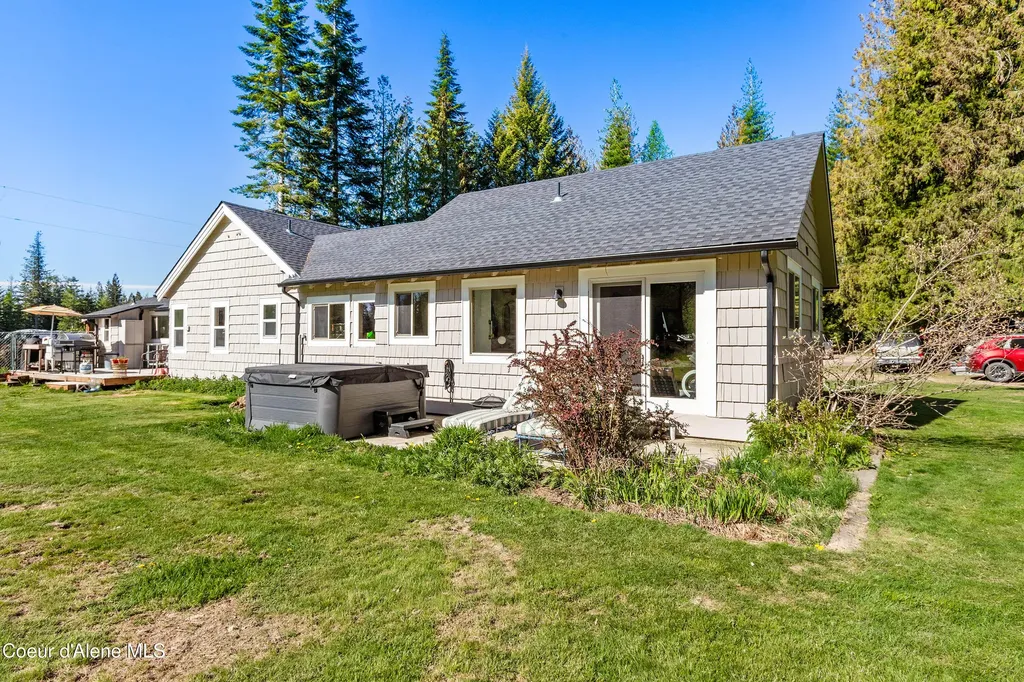 478165 Highway 95 Ponderay ID 83852