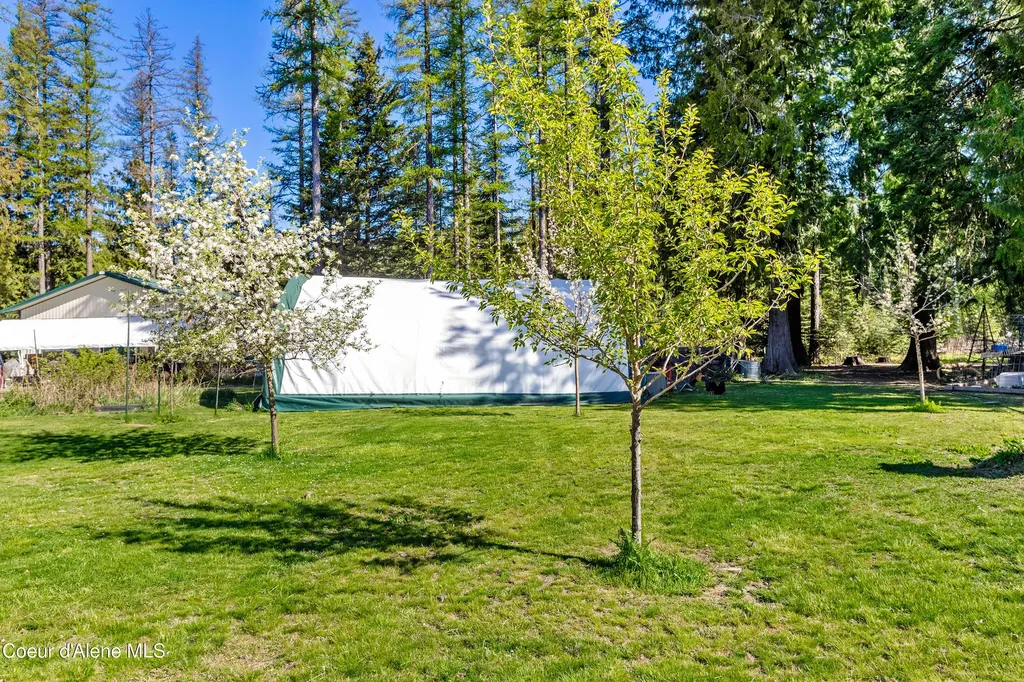 478165 Highway 95 Ponderay ID 83852
