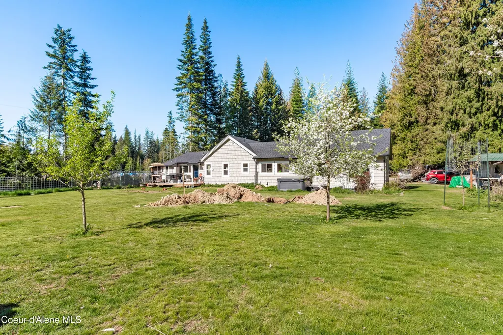 478165 Highway 95 Ponderay ID 83852