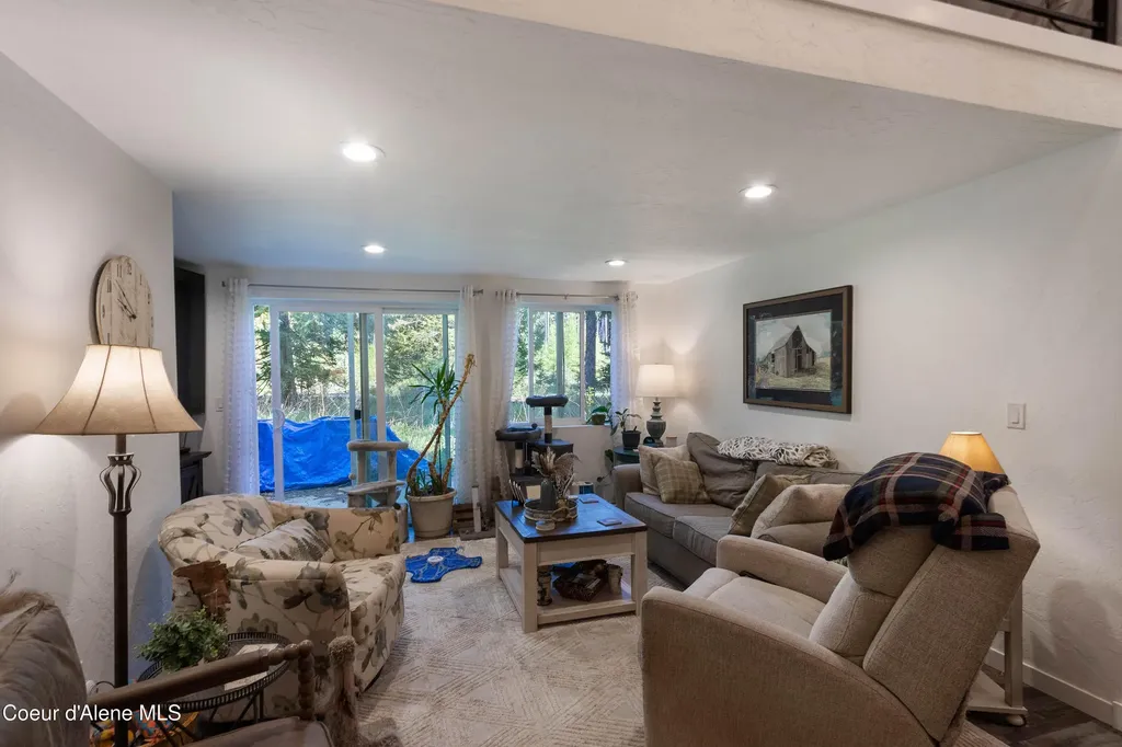478165 Highway 95 Ponderay ID 83852