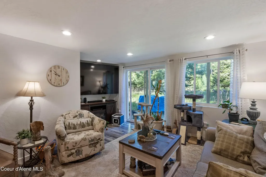478165 Highway 95 Ponderay ID 83852