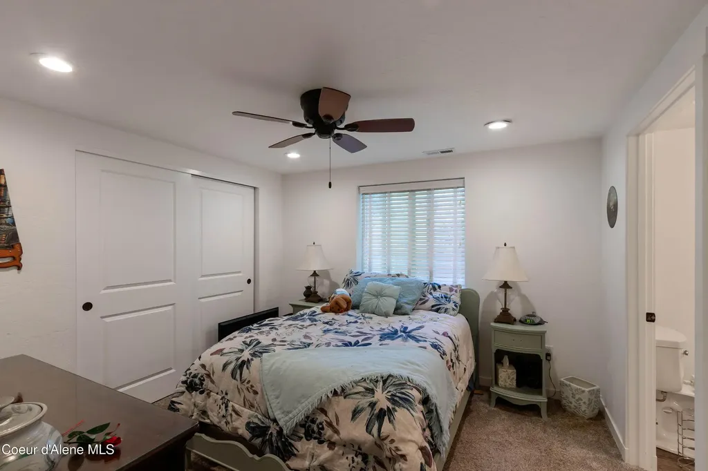 478165 Highway 95 Ponderay ID 83852