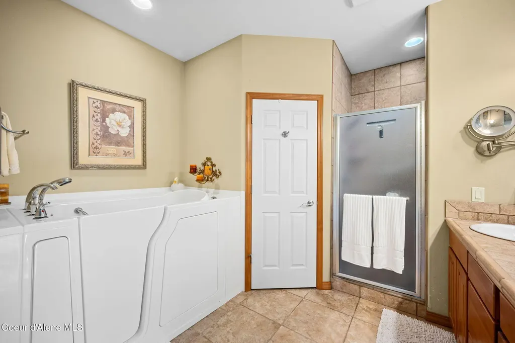 5247 W Broken Tee Road Rathdrum ID 83858
