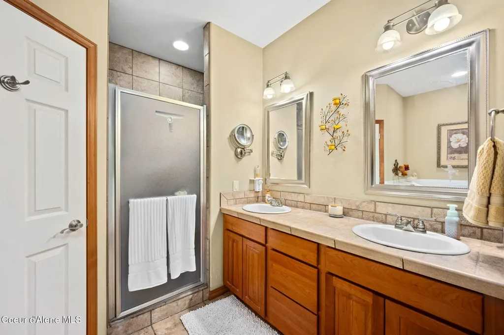 5247 W Broken Tee Road Rathdrum ID 83858