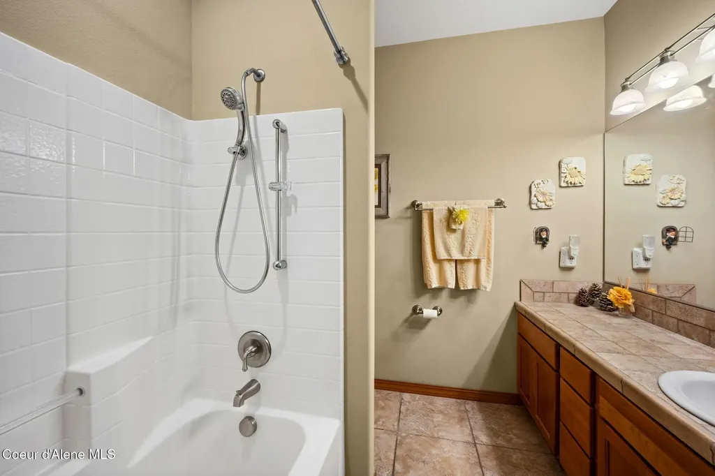 5247 W Broken Tee Road Rathdrum ID 83858