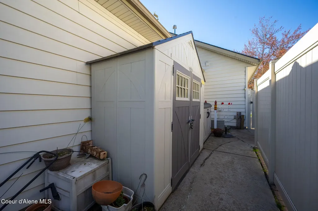 5247 W Broken Tee Road Rathdrum ID 83858