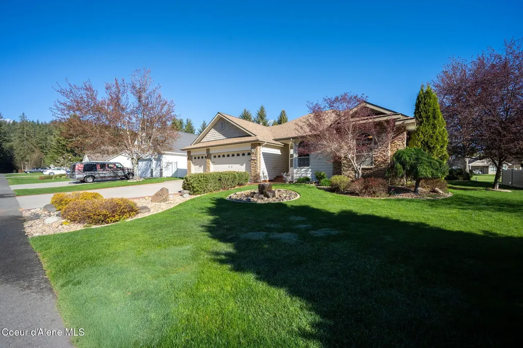 5247 W Broken Tee Road Rathdrum ID 83858