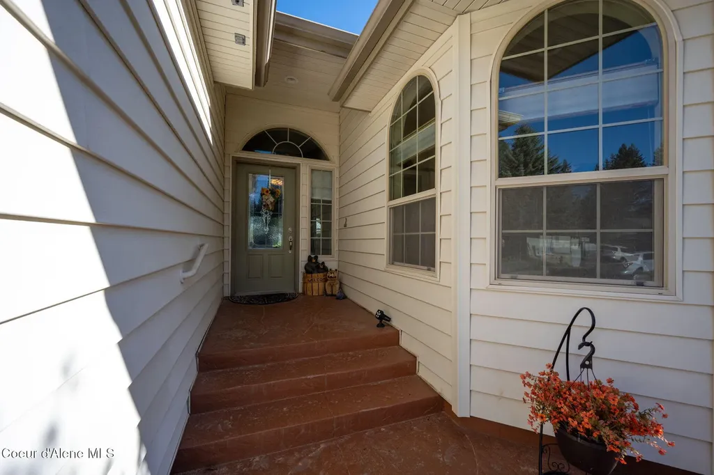 5247 W Broken Tee Road Rathdrum ID 83858