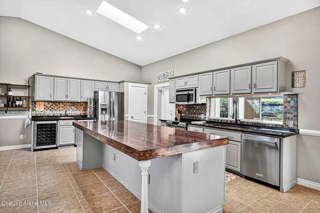 18341 W Highway 53 Rathdrum ID 83858