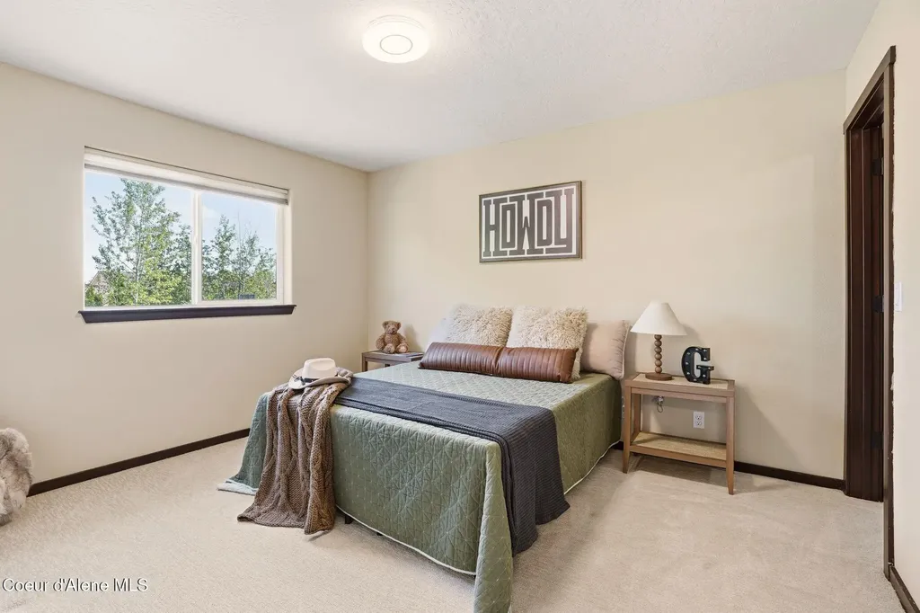 2548 W Blackberry Loop Hayden ID 83835