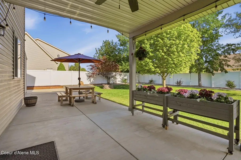 2548 W Blackberry Loop Hayden ID 83835