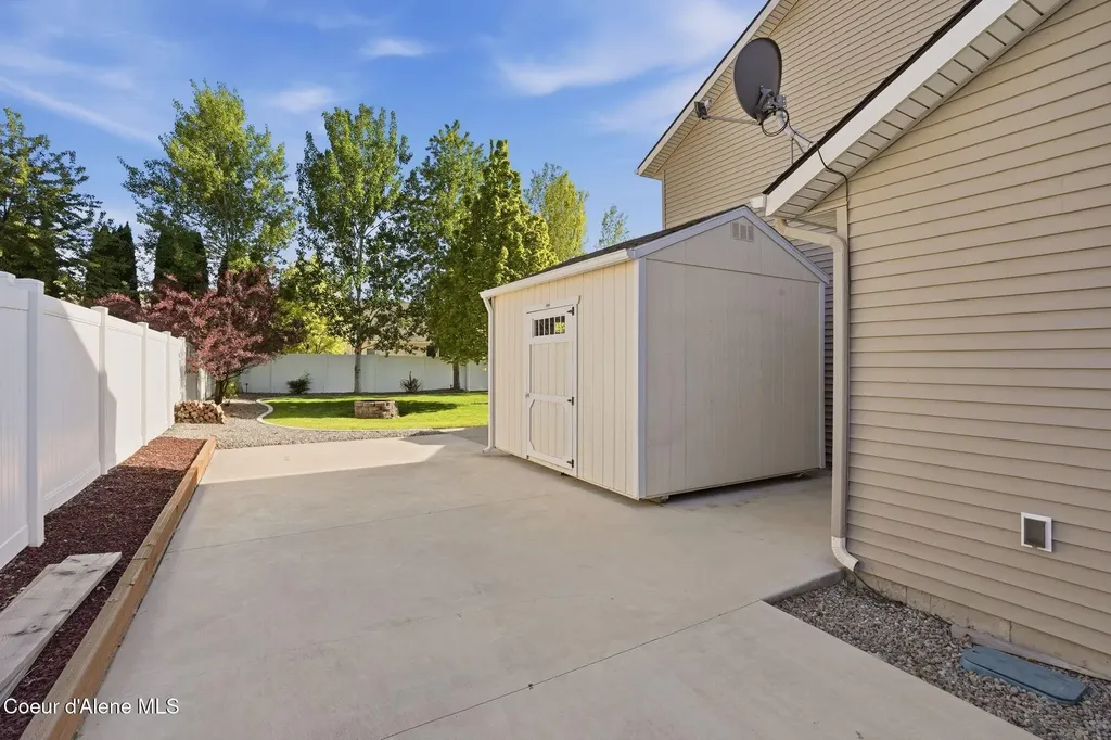 2548 W Blackberry Loop Hayden ID 83835