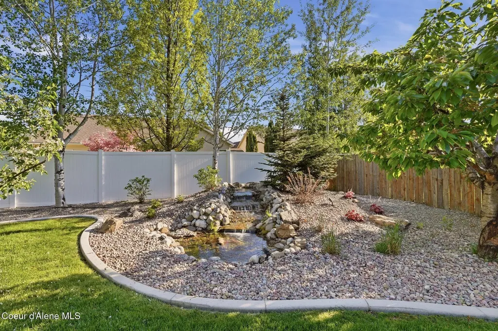 2548 W Blackberry Loop Hayden ID 83835