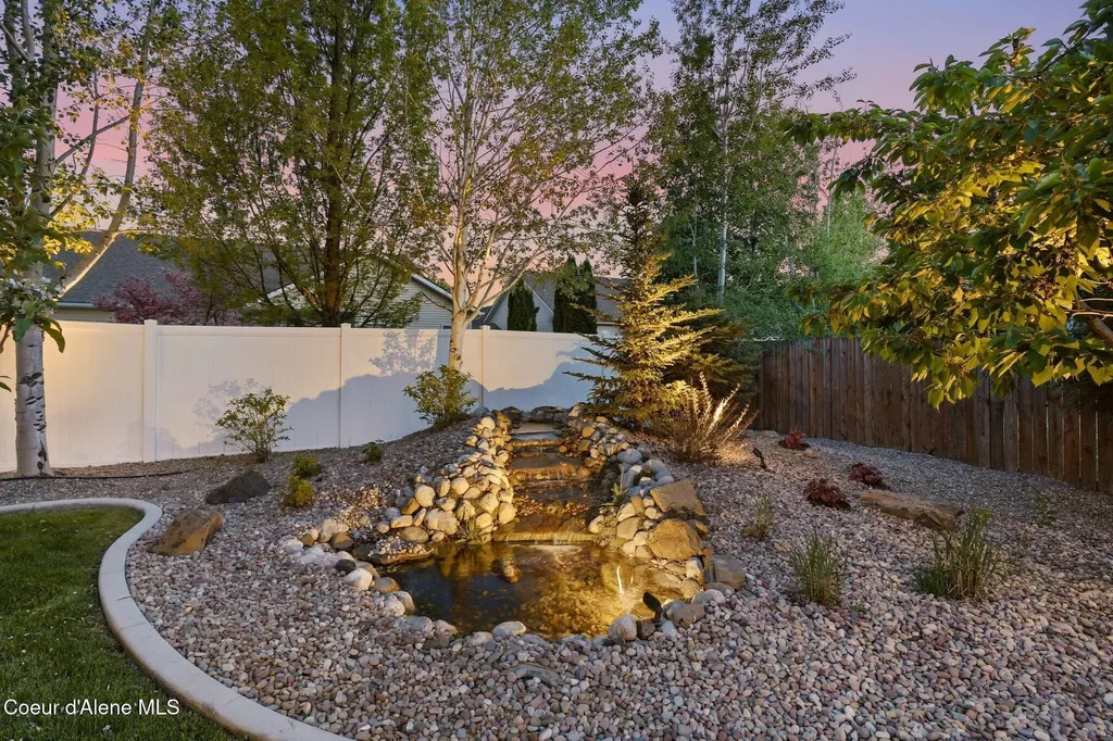 2548 W Blackberry Loop Hayden ID 83835
