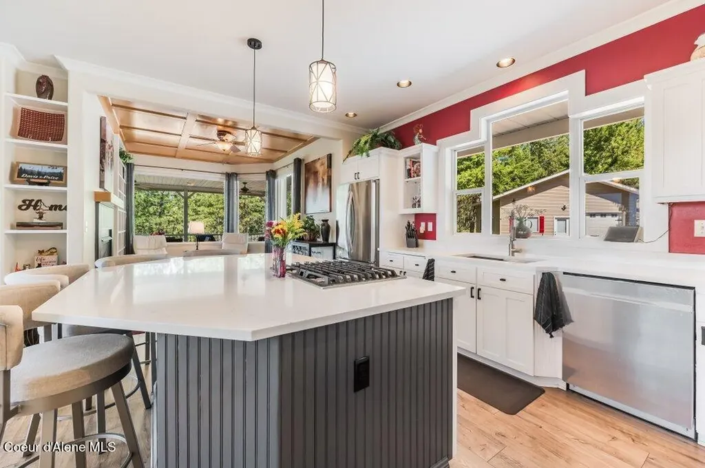 90 Riverview Circle Sandpoint ID 83864