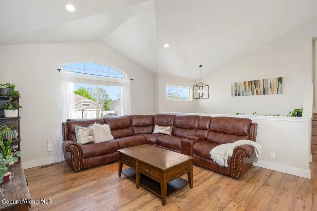 8299 N Raspberry Lane Hayden ID 83835