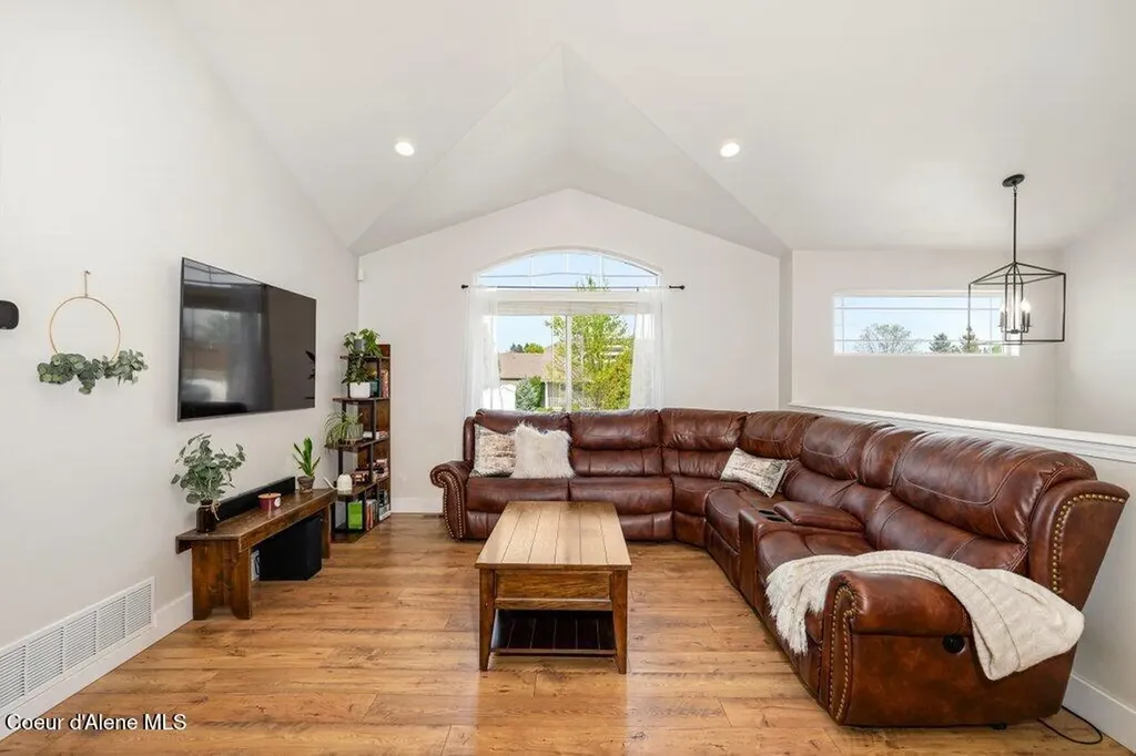 8299 N Raspberry Lane Hayden ID 83835