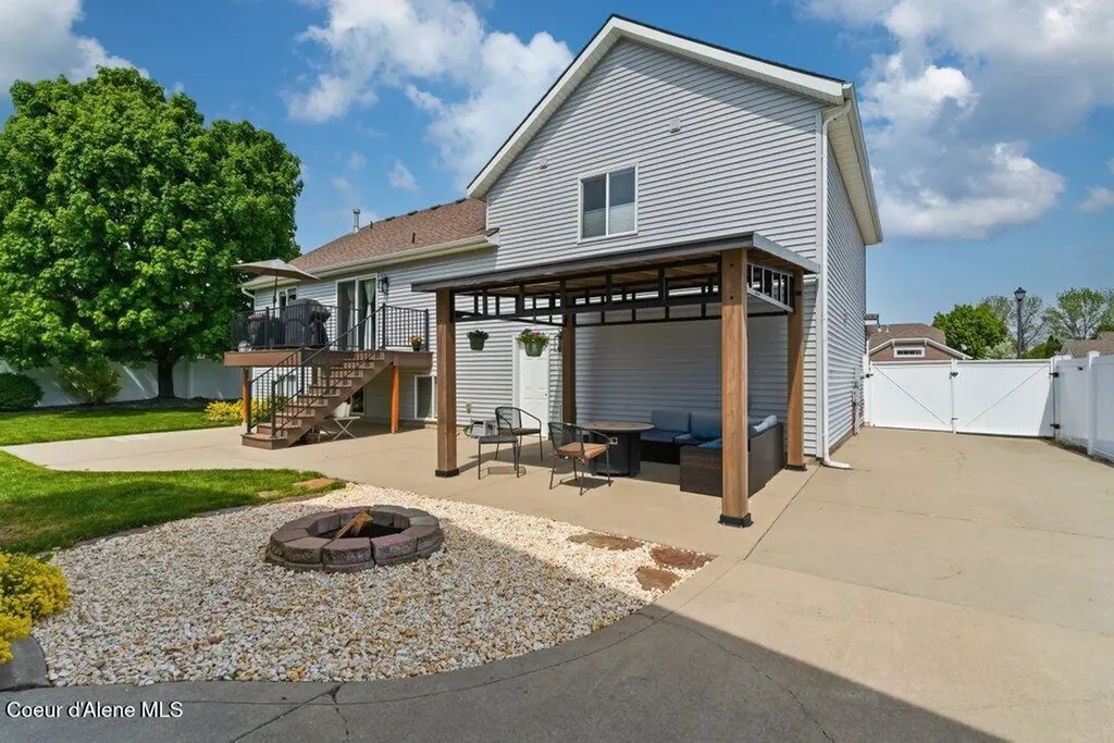 8299 N Raspberry Lane Hayden ID 83835