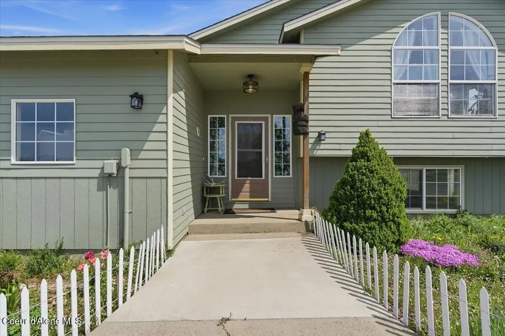2037 E Yellow Pine Avenue Athol ID 83801