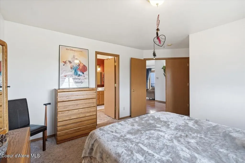 2037 E Yellow Pine Avenue Athol ID 83801