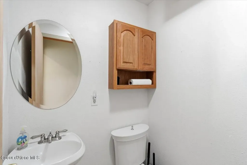 2037 E Yellow Pine Avenue Athol ID 83801