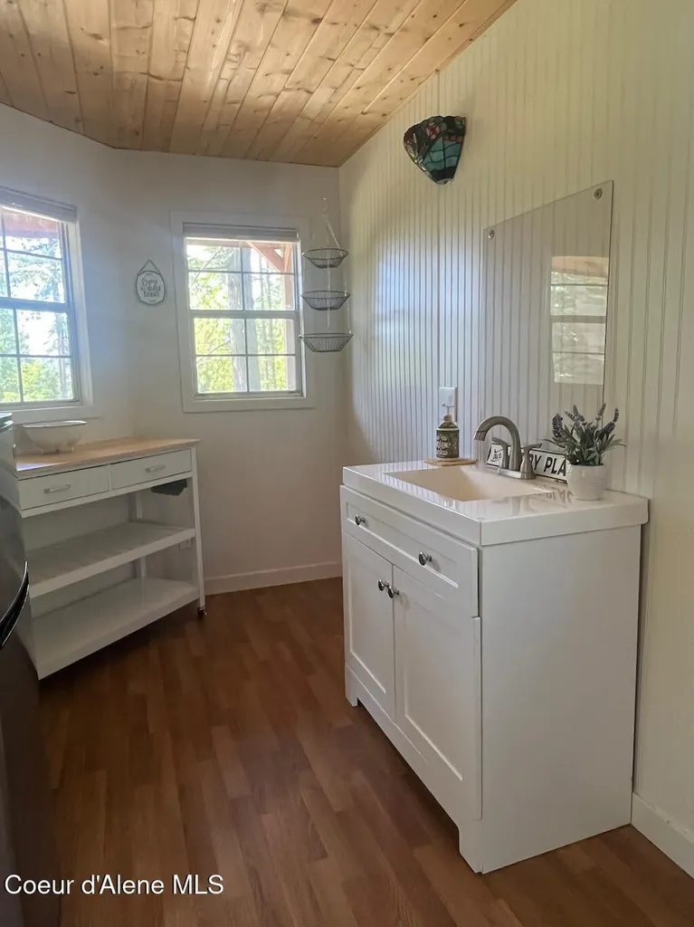 191 Sunset View Lane Hope ID 83836