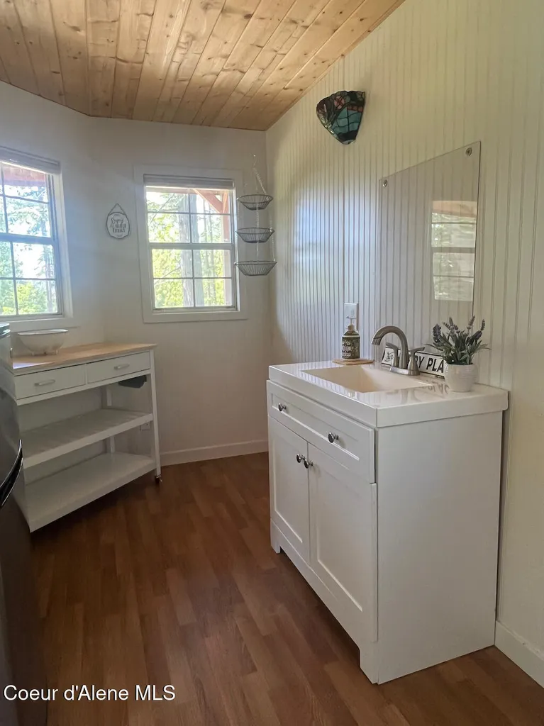 191 Sunset View Lane Hope ID 83836