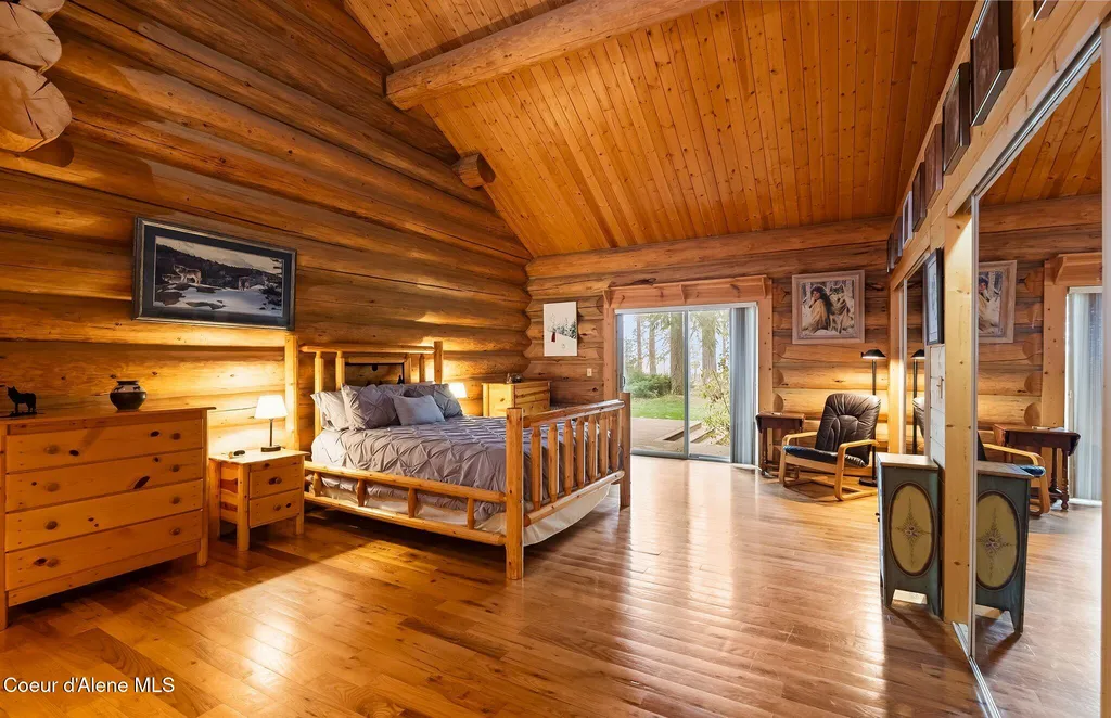 8031 Lakeshore Drive Sagle ID 83860