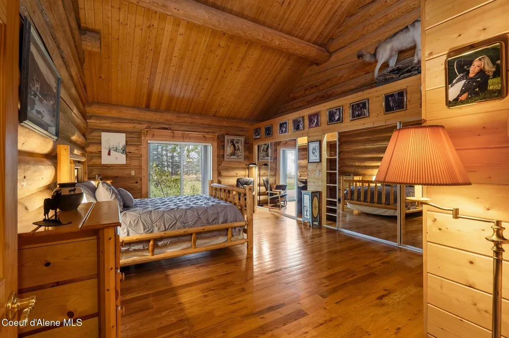 8031 Lakeshore Drive Sagle ID 83860