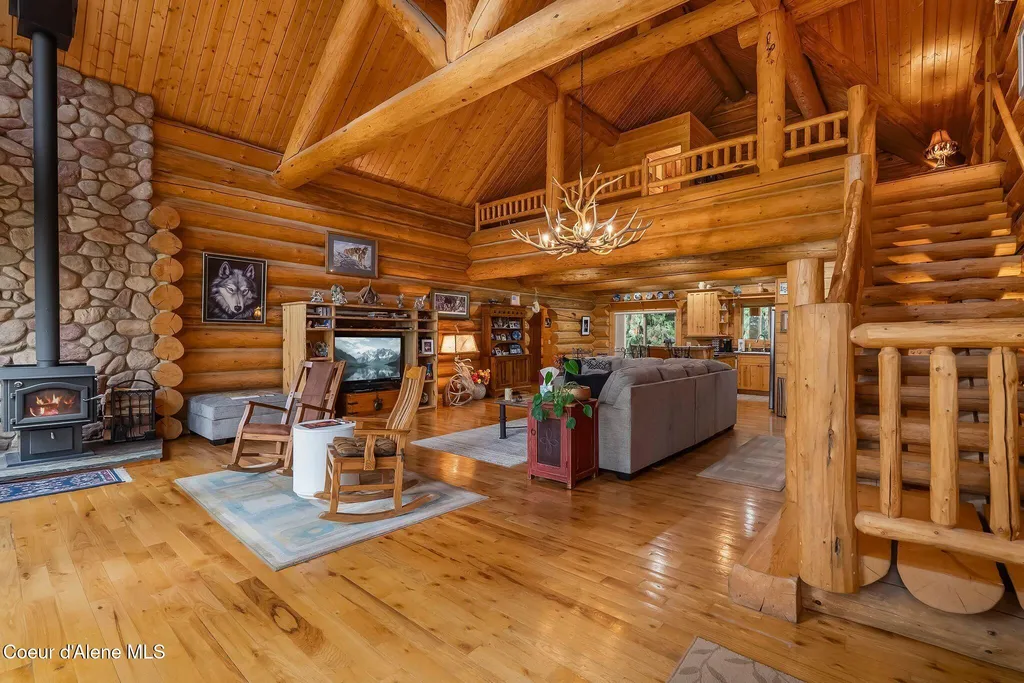 8031 Lakeshore Drive Sagle ID 83860