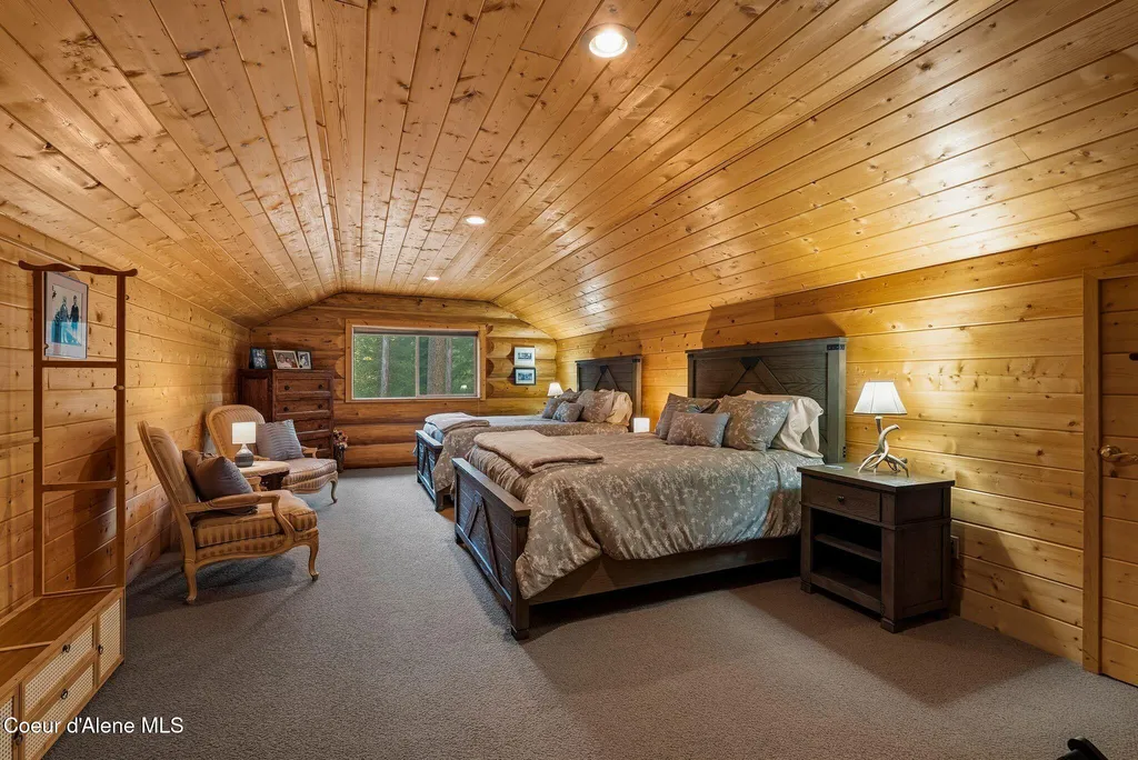 8031 Lakeshore Drive Sagle ID 83860