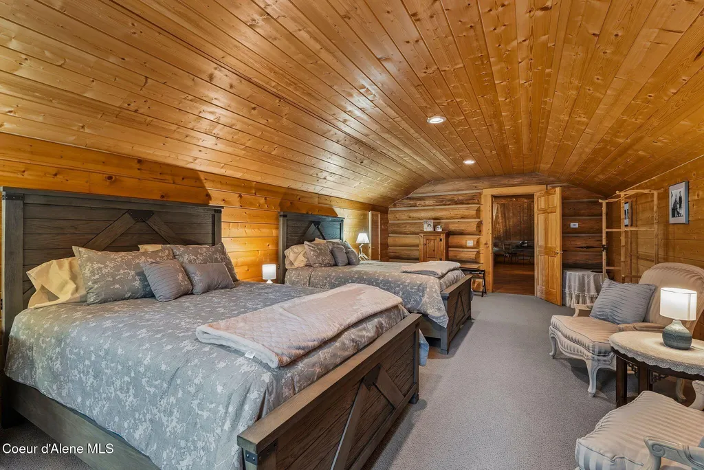 8031 Lakeshore Drive Sagle ID 83860
