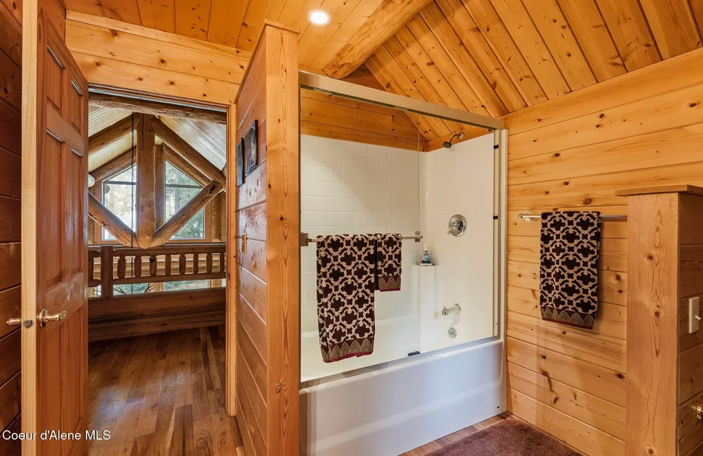 8031 Lakeshore Drive Sagle ID 83860