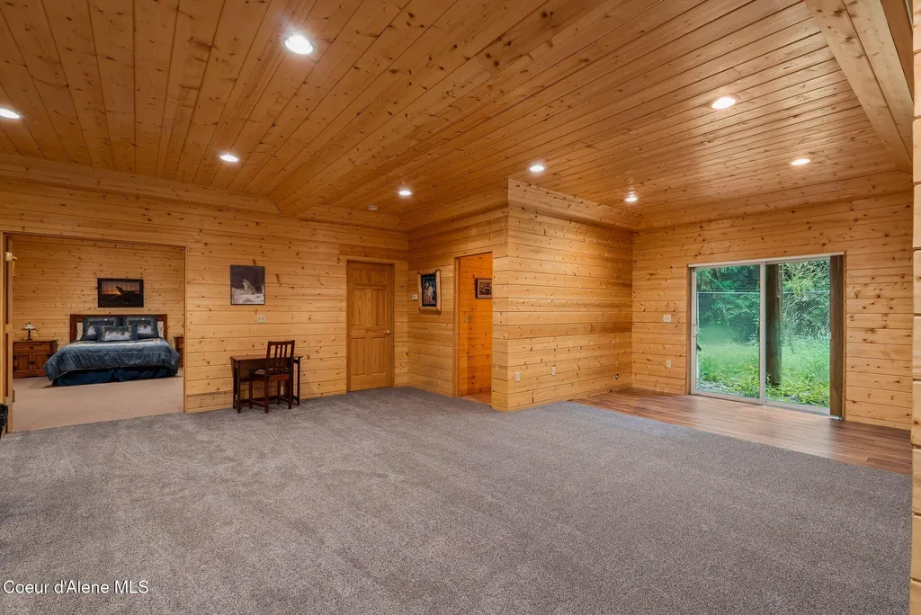8031 Lakeshore Drive Sagle ID 83860