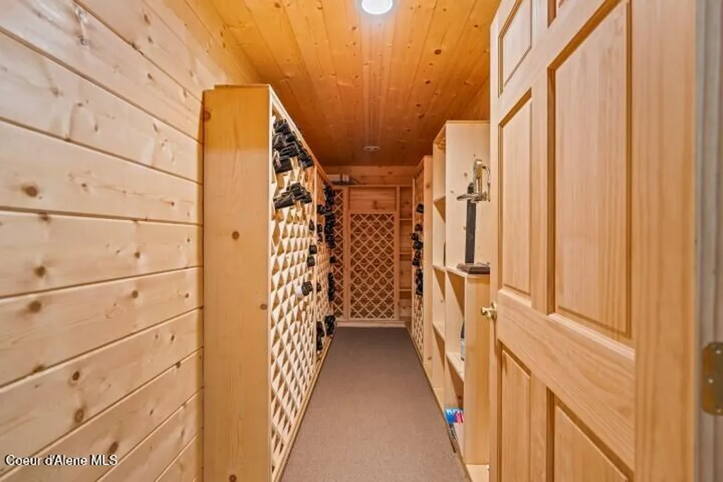 8031 Lakeshore Drive Sagle ID 83860