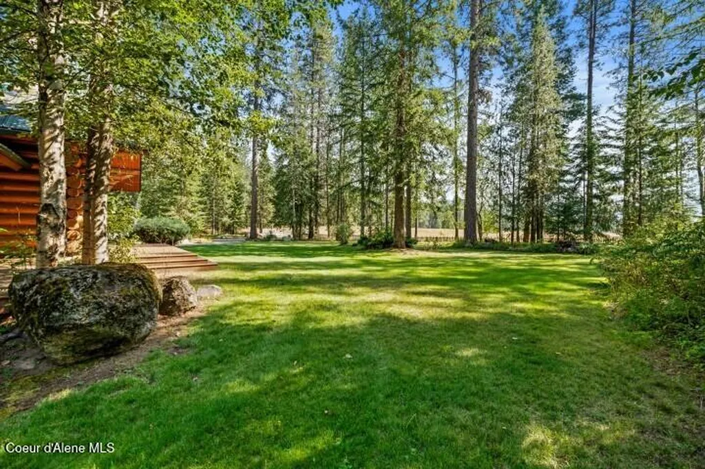 8031 Lakeshore Drive Sagle ID 83860